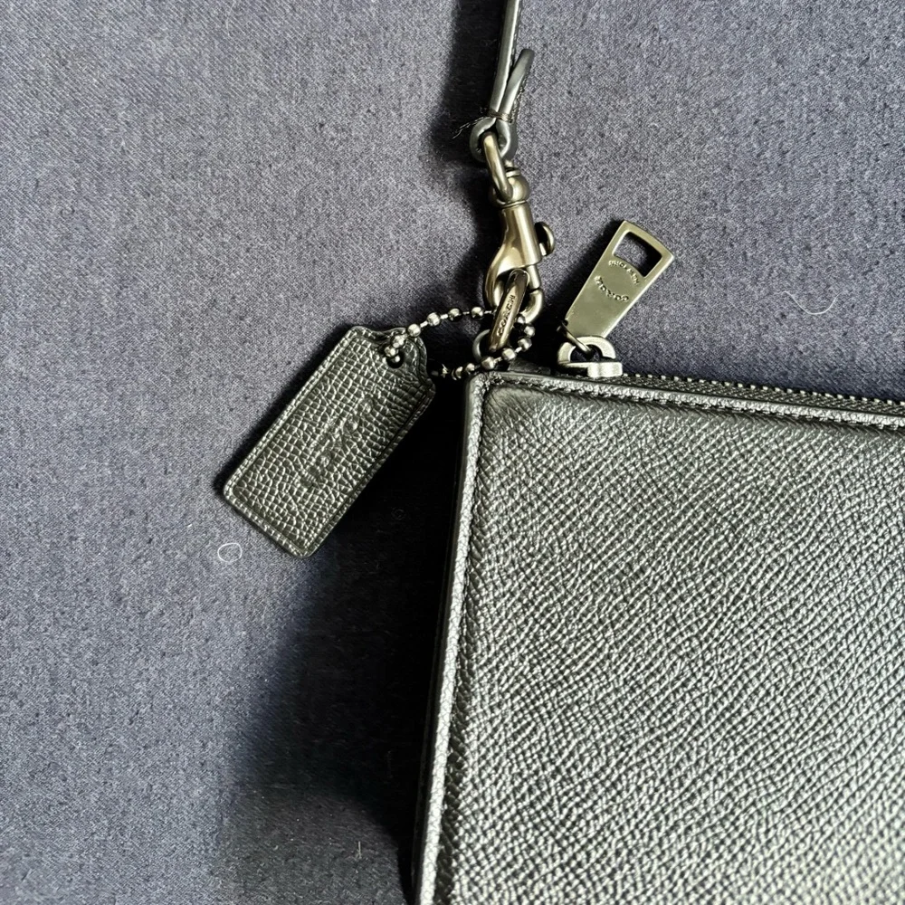 COACH POUCH BAG WITH SIGNATURE CANVAS - Picture 4 of 5